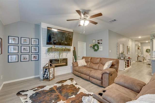 Building Photo - 125 Coyote Trl