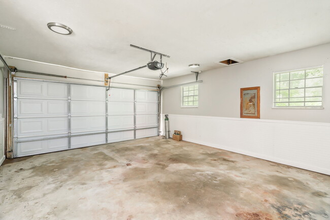 Building Photo - 206 Bowers Cir