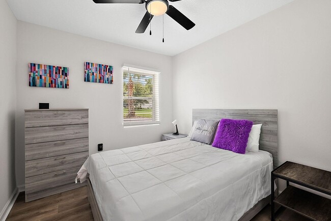 Building Photo - 2232 Sunnyview Dr