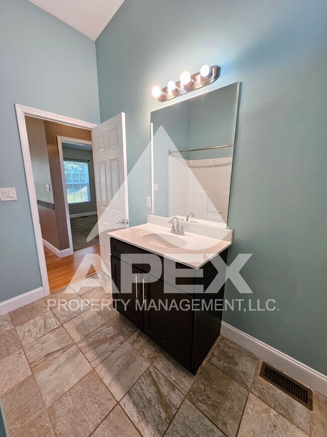 Building Photo - Contemporary Ranch Style 3Bd – 2Ba Single ...