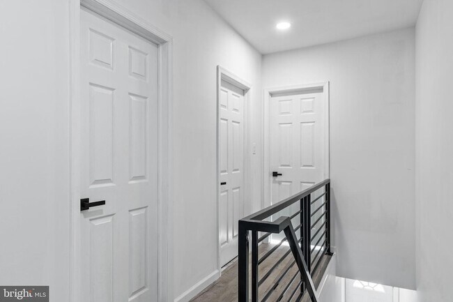 Building Photo - 3943 Dell St