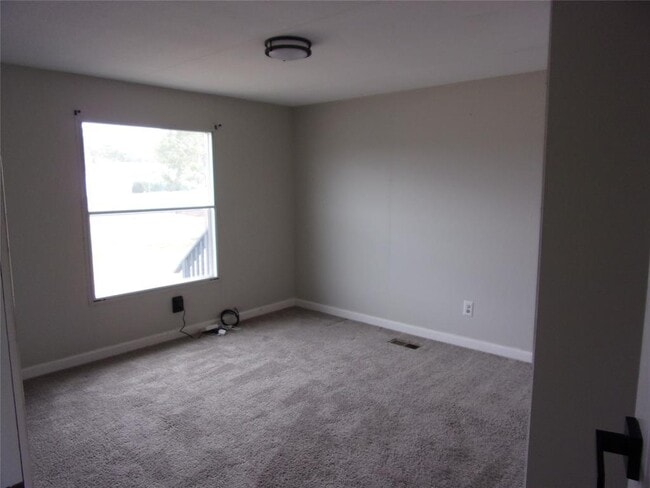 Building Photo - 360 Rangeland Rd