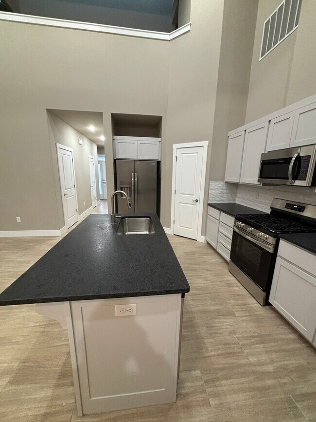 Building Photo - 470 Azurite Rd