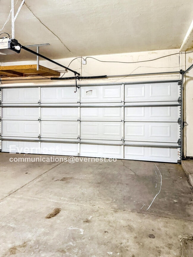 Building Photo - 7370 W Beryllium Ln