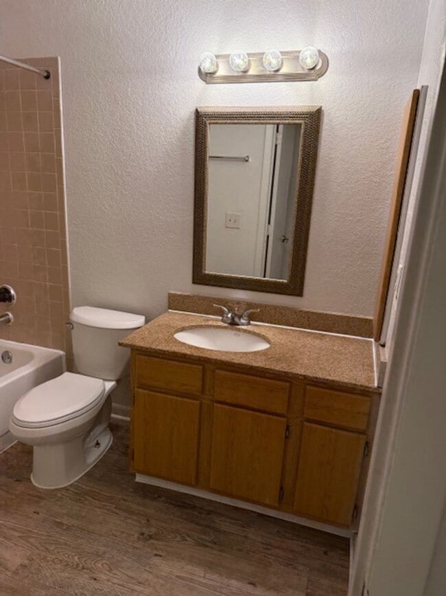 Building Photo - Lexington place ground fl One bedroom