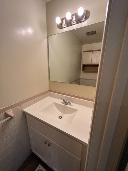 Building Photo - 249 Mercer Ave