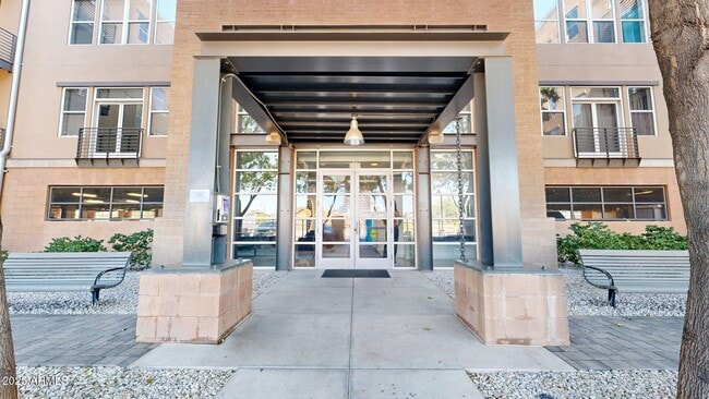 Building Photo - 1326 N Central Ave