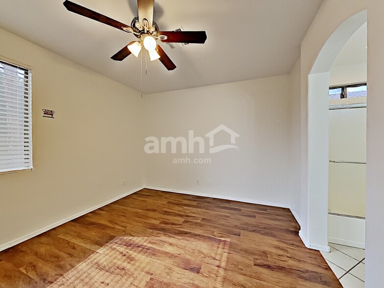 Building Photo - 9427 W Potter Dr