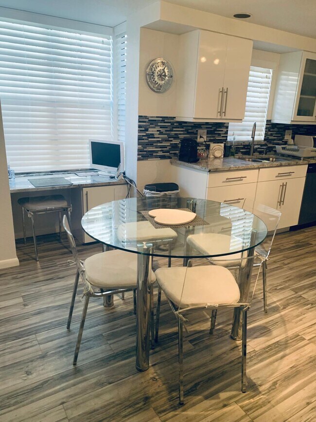 Building Photo - 7770 La Mirada Dr