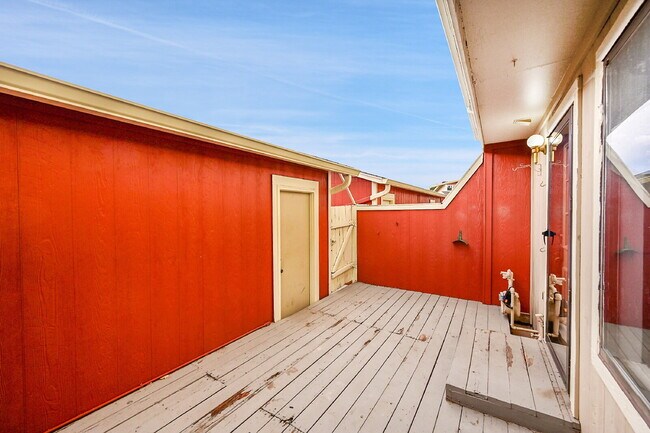 Building Photo - $1,995 - 3 Bed, 2.5 Bath Townhome in Color...