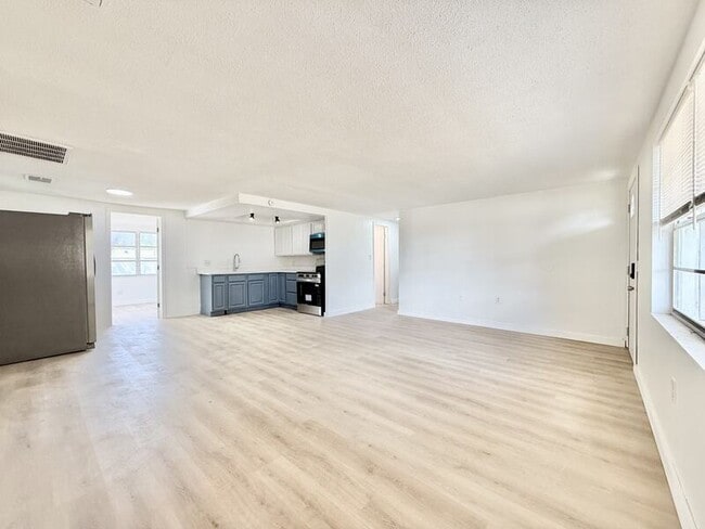 Building Photo - 12909 Kings Manor Ave