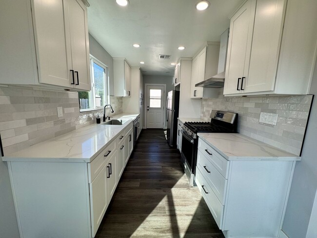 Building Photo - 4139 Gaviota Ave