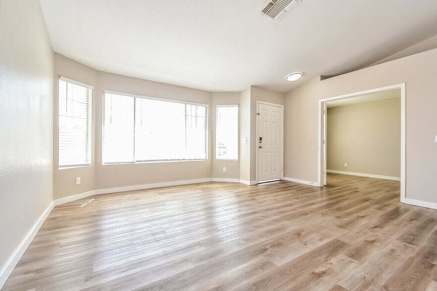 Building Photo - 8073 Boardwalk Way