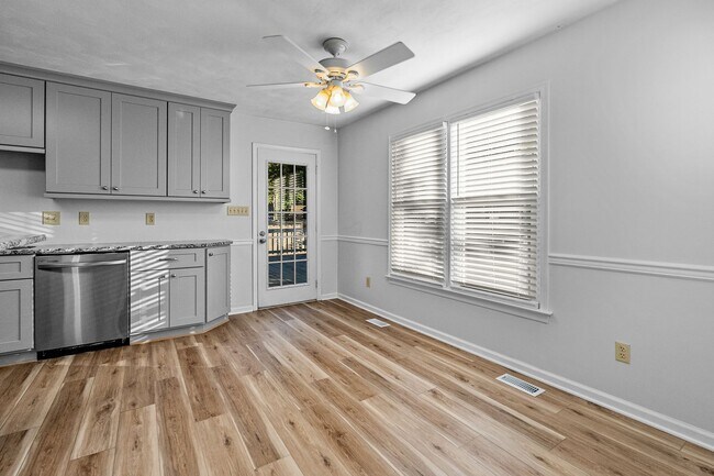 Building Photo - Charming 4-Bedroom Home for Rent in Chesapeake