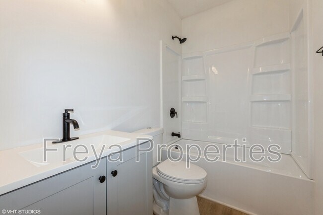 Building Photo - 1547 13th St