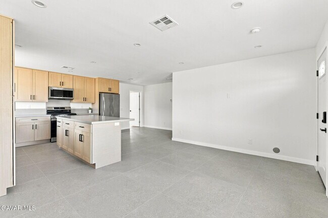Building Photo - 40235 17th St W