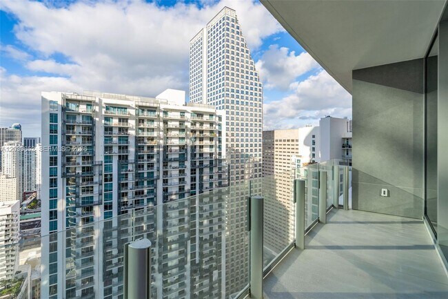 Building Photo - 300 Biscayne Blvd Way