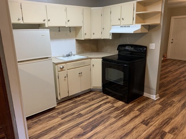 Building Photo - 630 Stiles Ave