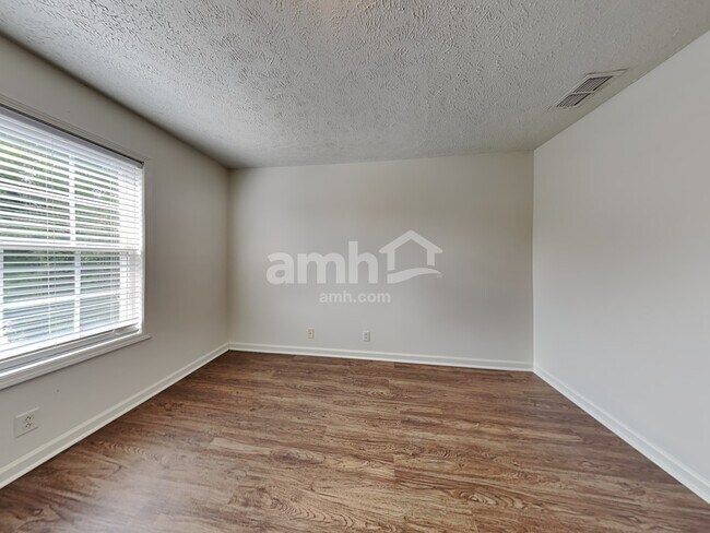 Building Photo - 2049 Aberdeen Cir