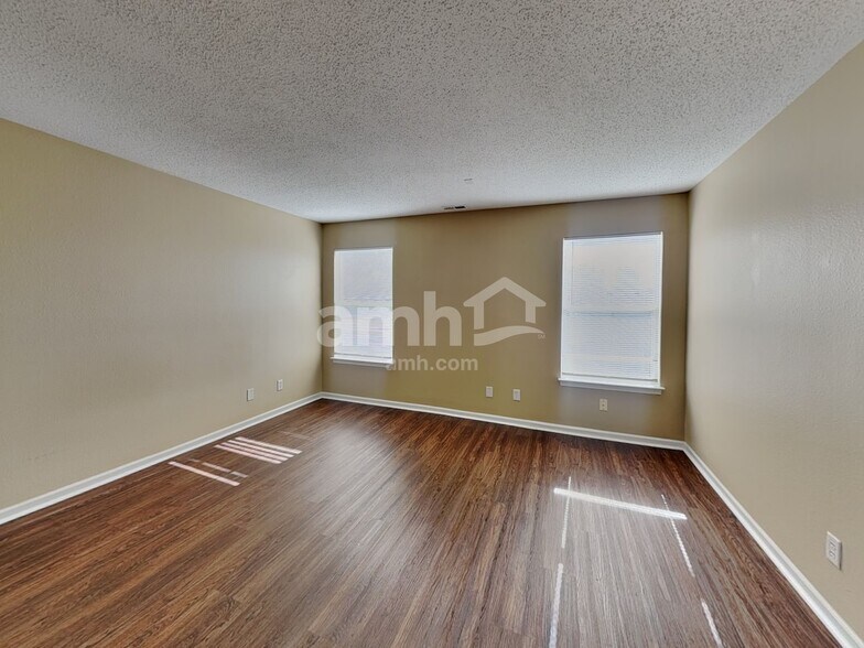 Building Photo - 5973 Redcliff North Ln