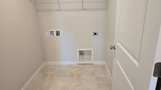 Building Photo - Amazing 3 bedroom Brand new home!!