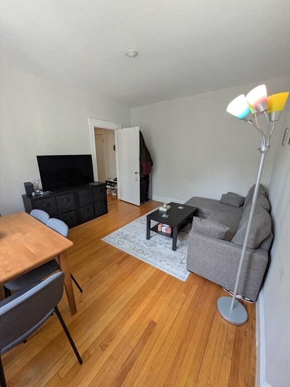 Building Photo - 370 Chestnut Hill Ave