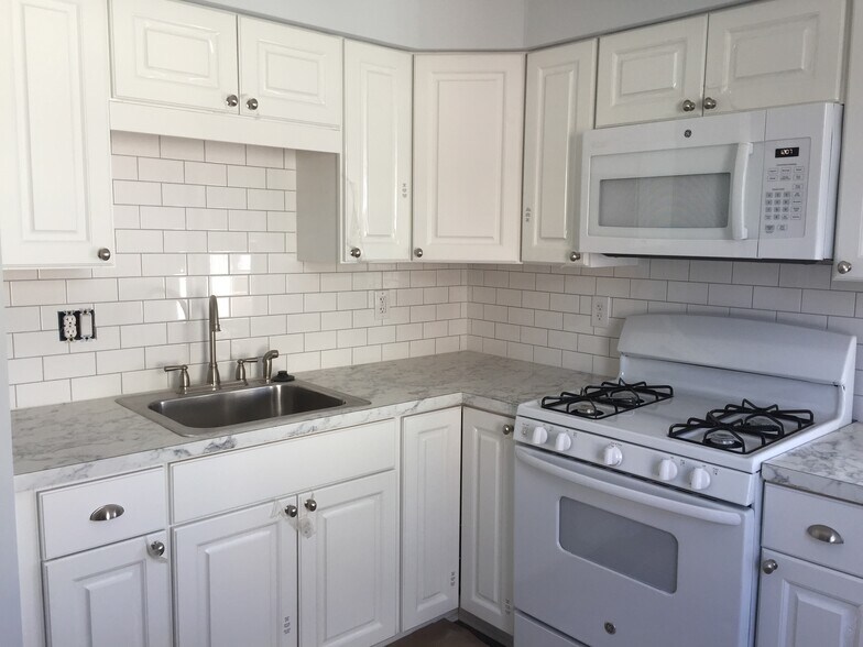Kitchen - 410 4th Ave