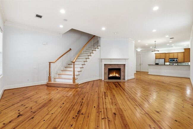 Building Photo - 4424 Blossom St