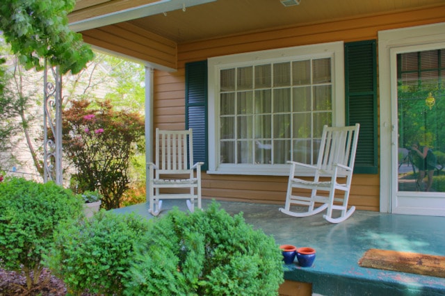 Building Photo - Charming 2 bedroom, 1 bath bungalow with fenced yard in Lakewood