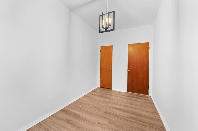 Building Photo - 40 W 52nd St