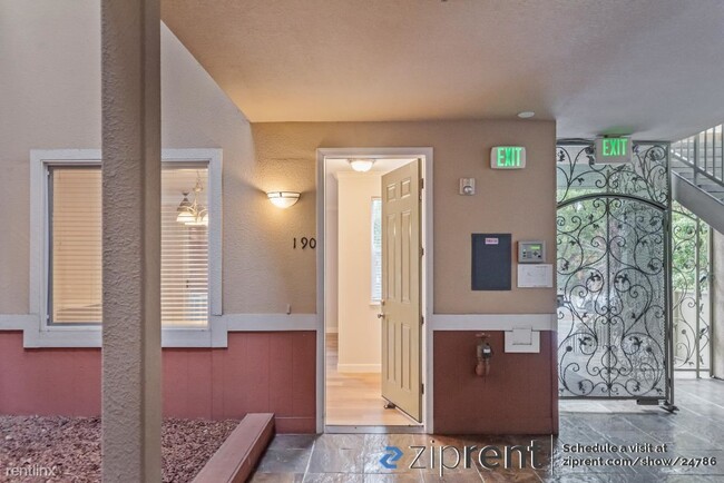 Building Photo - 3 br, 2 bath Condo - 2330 University Ave, ...