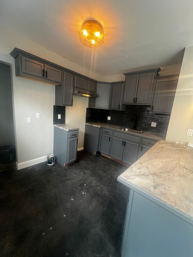 Building Photo - 14016 Pinewood St