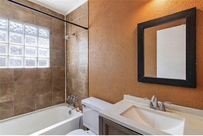 Building Photo - 1504 Polk Ave