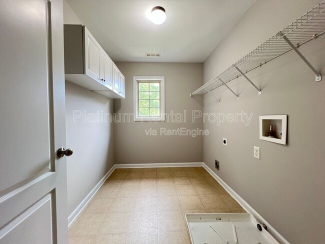 Building Photo - 3080 Whitfield Ave