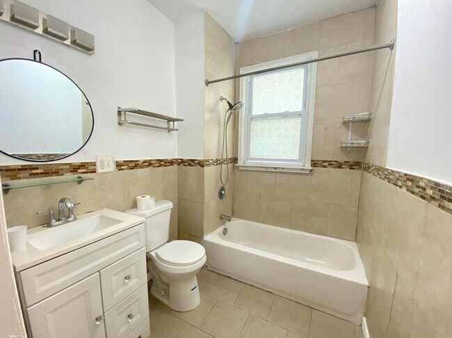Building Photo - 186 Oakwood Pl