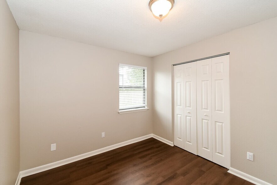 Building Photo - 10335 Arrow Forest Ct