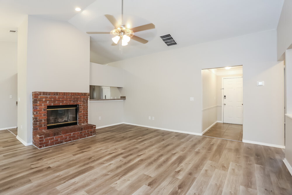 Building Photo - 12755 Serenade Cir N