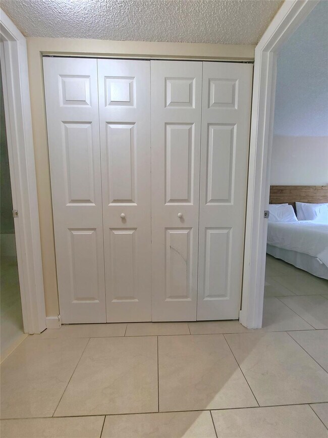 Building Photo - 801 Lyons Rd