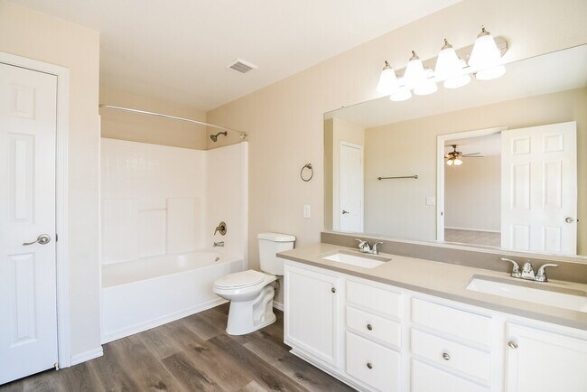 Building Photo - 11011 E Florian Ave