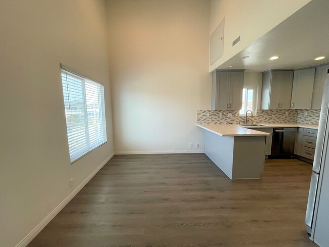 Building Photo - Oxnard Shores- Completely Remodeled & Step...