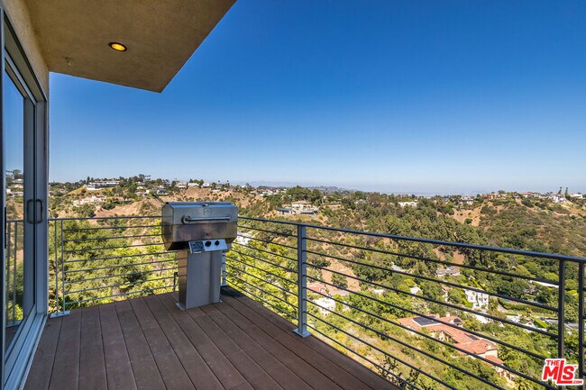 Building Photo - 1260 Linda Flora Dr