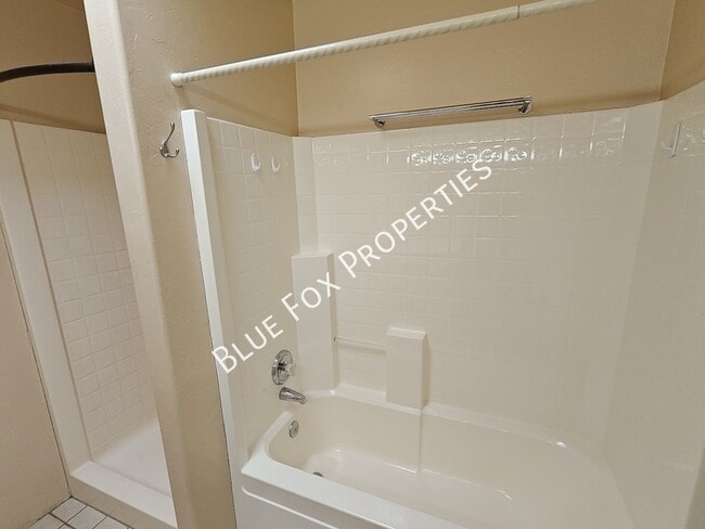 Building Photo - 9097 N Jessy Ln