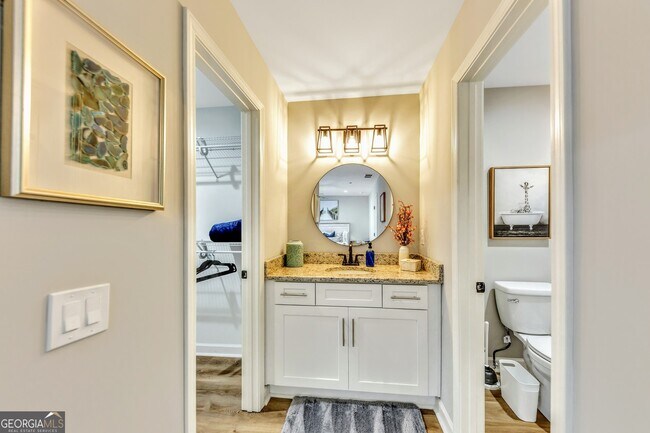 Building Photo - 1018 Falling Valley Ct SE