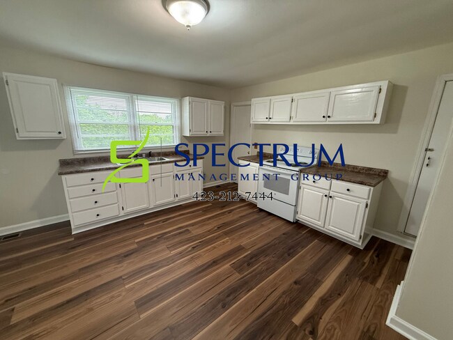 Building Photo - Freshly Remodeled 2 Bed / 1 Bath Home in Russellville!