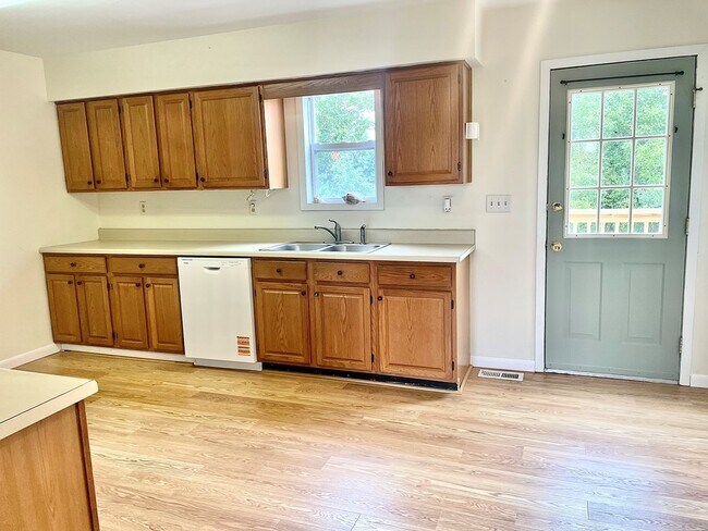 Building Photo - 7141 Margarets Ln