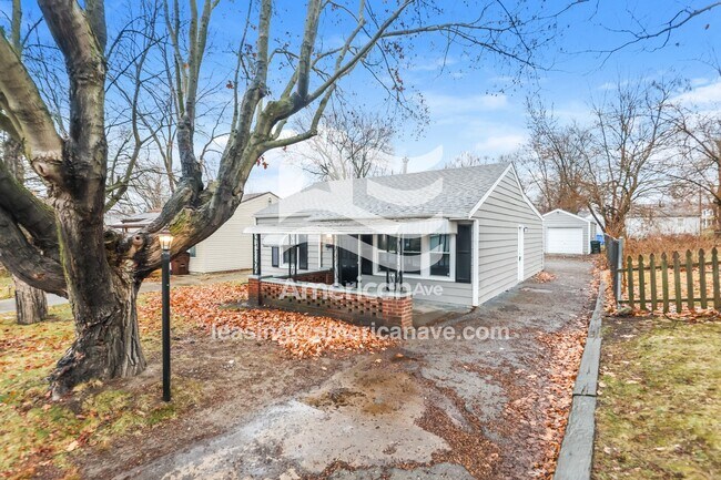 Building Photo - 2221 Cadie Ave