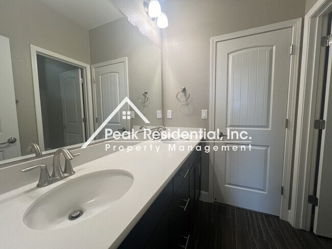 Building Photo - Spacious 4bd/3ba Elk Grove Home!