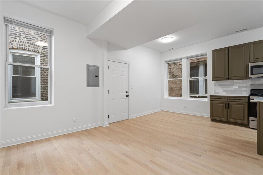 Building Photo - 2649 W Thomas St