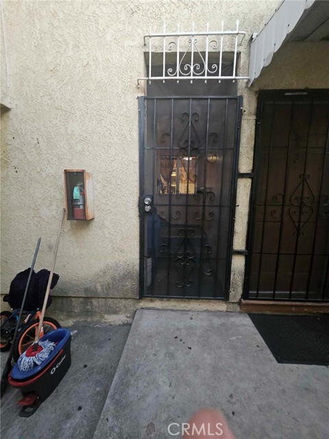 Building Photo - 2522 Alcazar St
