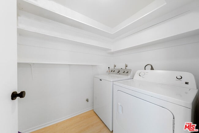 Building Photo - 406 N Oakhurst Dr